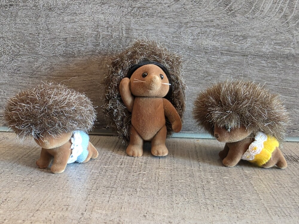 Sylvanian Families Calico Critters Pickleweeds Hedgehog Baby Figures Lot g46